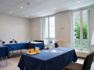 Du Nord Et De L'est מלון